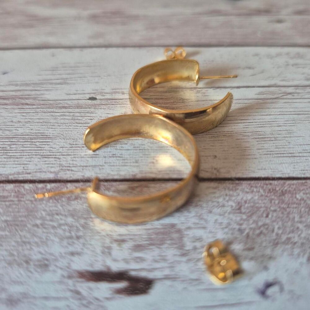 Large Y2K Gold Hoops - Picture 3 of 4